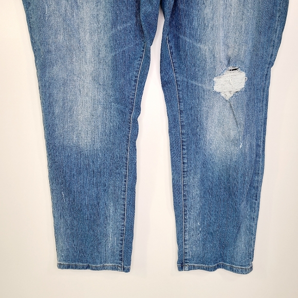 Torrid Boyfriend Straight women's blue jeans distressed with stretch - Picture 4 of 10